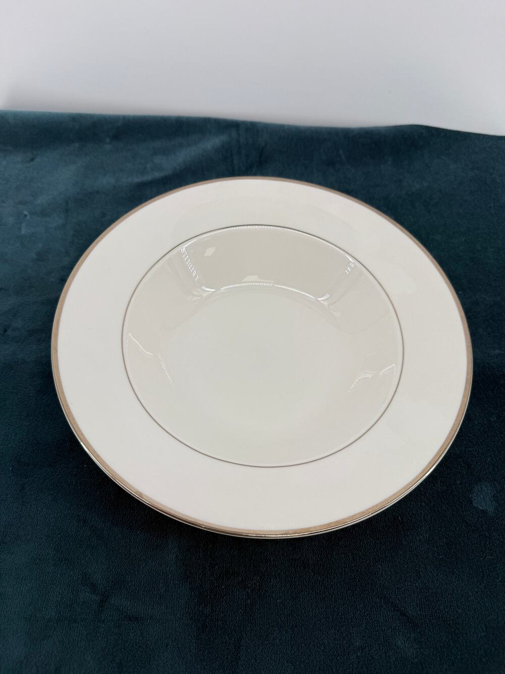 Mikasa Ultima HK301 Cameo Platinum 11 Inch Rimmed Serving Bowl Ivory Silver